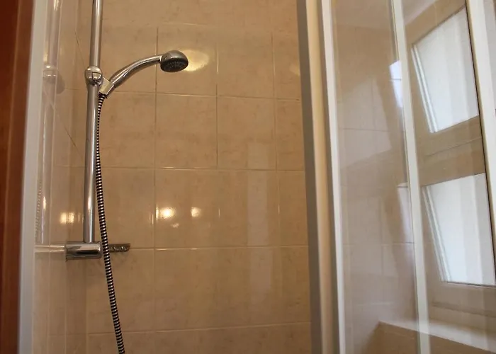 ゲストハウス ペンション ロカルノ 2*