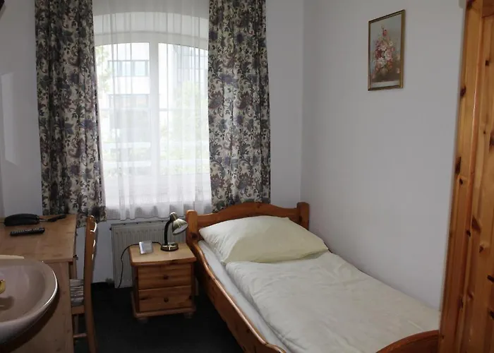 ゲストハウス ペンション ロカルノ 2*