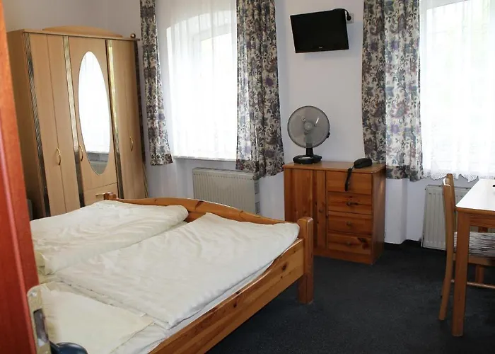 ペンション ロカルノ ゲストハウス ミュンヘン